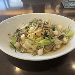 パスタキッチン　ドラーゴ - アンチョビ・オリーブ・ケッパーのペペロンチーノ