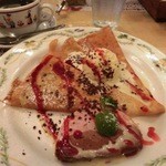 クレープリー・アルション - 日替わりクレープ　チョコのムースとブルーベリーのレアチーズケーキとバニラジェラート　木イチゴソース