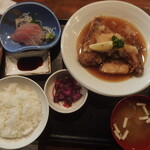 Go Shuin Sen - 日替わり魚定食：ワラサのカマおろし煮とカンパチ刺し