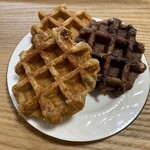 Manneken Kintetsu Hyakkaten Yokkaichi Ten - 前面是栗子华夫饼、曲奇华夫饼、枫糖华夫饼