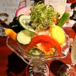 ワイン懐石 銀座 囃shiya - 朝採れ野菜のサラダ。かなりボリュームがありました！