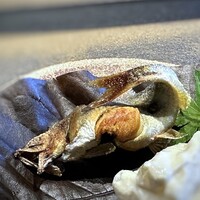 日本料理 TOBIUME - 川下り「有りの実」・・ゲストの鮎さんが塩焼きで登場されました。躍動感アル盛り付けで、今にも跳ねそう。