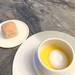 スープとカレー ボンジョルネ - ●スープ&パン
      人参のポタージュ
      さつまいものパン