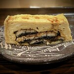 勢麟 - 浜名湖天然鰻がど～んと入った熱々うまき。嬉しみが湧き上がる。