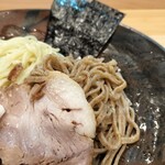 飯田商店 - 東京Xのチャーシューと黒麺