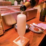 博多串焼き いっぽん - なみなみ注いでいきまーす！