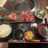 肉匠 牛虎 西中島店 - 