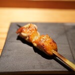 とり茶太郎 - オープニングは比内地鶏の肩肉。