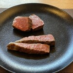小石川 中勢以 - 赤身肉、霜降り肉のステーキ