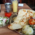 Indo Ryouri Suriya - 日替わりカレー 950円、ナン又はライスのお替り1回無料、ドリンク 100円