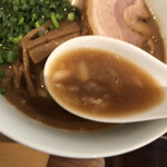 らーめん佳 - 刻み玉ねぎが良く合うスープ