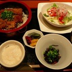 食い処あだち - 国産ふわふわ煮穴子とろろ丼