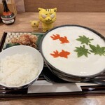 味味香 - 季節(夏)の白カレーうどん　1,320円(税込)  ※15時までの注文で、白ごはん無料サービス