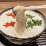 味味香 - うどん、にゅ〜〜ん！　※白いジャガイモムースの下から、登場