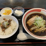 Tonchinkan - ブラックらーめん+チャーシュー丼❗️