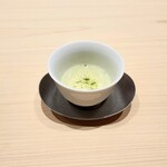 鮨こゝろ - お茶も茶葉から　心　特製　　冷茶で　旨味あります