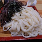 大正庵 - ◯うどん
うどんを箸で掴んで持ち上げると、、、
えっ、まだ長いの〜、という程長いよねえ❕
60cm以上の長さがある感じ