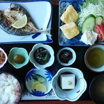 レストハウス　湖畔 - 焼あじの定食1300円2023.9