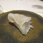 レミニセンス - 地魚：師崎のクエを熟成させた刺身に山葵と胡麻クリームを挟んであります。 70秒間のイントロダクションを挟んだ フォアグラのテリーヌとのハーモニーを奏でる 抜群に素晴らしいお料理ですネ！