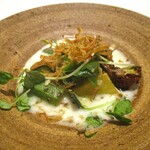 レミニセンス - 農福：“農業と福祉の連携” をテーマにした愛ファームで作られた野菜のサラダ。茄子、薩摩芋、オクラ、カイワレ etc . 。