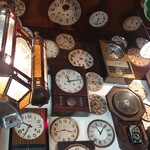 純喫茶 途上園 - おびただしい時計