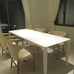 レミニセンス - 真っ白な階段を上がった２階の 4～6人用個室。