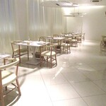 レミニセンス - 真っ白で透明感のある客室。