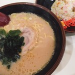 中村屋 - ラーメン(とんこつ醤油)･半チャーハン