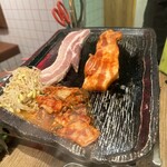 タレ焼肉と包み野菜の専門店 焼肉くるとん - 