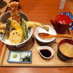 Sanchoku Sengyo To Obanzai Uokomeya - 穴子が一本乗った江戸前天丼（1,680円）