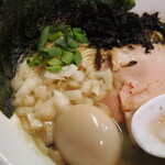 麺処 晴 - 玉ネギ等