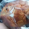 こめこめこ - 大きい。型にいれてるのか側面が焦げてる。