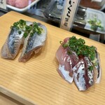 立喰い寿司 魚がし日本一 - 秋刀魚（神）と鯵