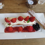 シルクレーム - 北欧ビルベリーと苺のミルフェ