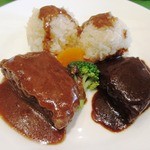 ハンバーグとビーフシチューのハーフ＆ハーフ