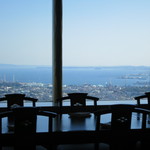 Shikitei - テーブル席と68階の景観