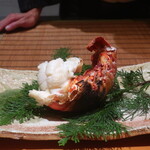 日本料理 幸庵 - 無茶苦茶ドデカイ久里浜で獲れた伊勢海老の炭火焼きのプレゼンテーション