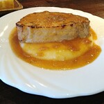 Bistro&Cafe KIZKI - メイン、厚切り豚肉のロースト、生姜風味のバター醤油ソース