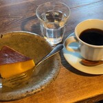 自家焙煎珈琲 はち - 一杯目のコーヒーとおすすめのパンプキンケーキ