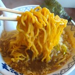 東京豚骨拉麺 しゃかりき - 麺は中太～細ぐらいのストレート麺