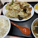 麺八 - ホイコーロー定食。ご飯普通盛りでも、ボリューム満点！オカズも、ボリューム満点！