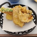 松茸山 見晴台 - 天ぷらは、味付き。しかもりんごの天ぷらがある!