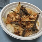 やきとりたけちゃん - 七味を振ってZooooom up！三田産の玉葱が甘くてグー！