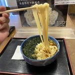 長命うどん - 正に茹でたて、柔らかめだけれど釜揚げのような小麦香とモッチリしたコシ