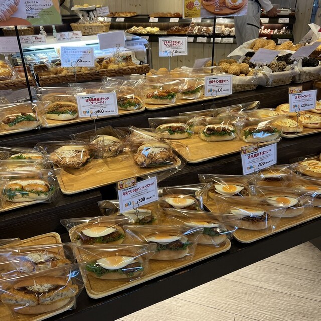 ベーカリー　 コイサンベーカリー 三重津ヨットハーバー店 （513BAKERY） - 阿漕