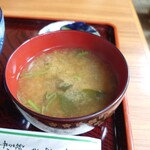 利喜庵 - ワカメのお味噌汁には、葱を放してくれています。