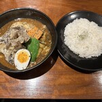 Oogetsu - 舞茸とチキンのスープカレー ¥1300 辛さ：普通