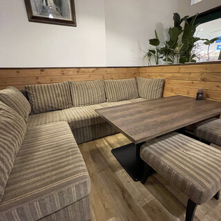 Can be reserved for private use ◆ Calm atmosphere with sofa seats and terrace seats