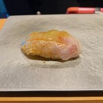 立喰い寿司 あきら 築地店 - 鯛の昆布締め