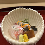 Akasaka Kikunoi - 昼懐石１５７３０円。明石天然鯛、さごし焼霜。板ポン酢でいただく焼霜は、他でも真似して欲しいですね。